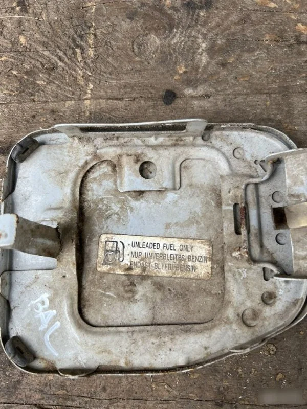 Лючок бензобака Suzuki Baleno 1995-2002 - миниатюра 3