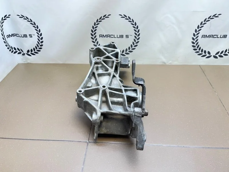 Кронштейн генератора Audi A4 B5 (8D) 1.8 ADR 1995 - миниатюра 6