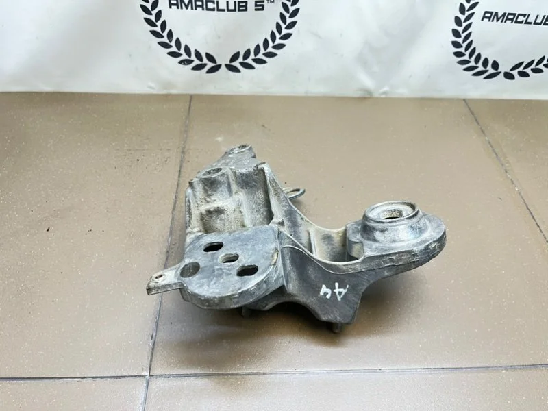 Кронштейн подушки двигателя правый Audi A4 B5 (8D) - миниатюра 10