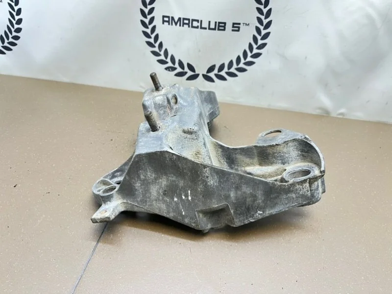 Кронштейн подушки двигателя правый Audi A4 B5 (8D) - миниатюра 5