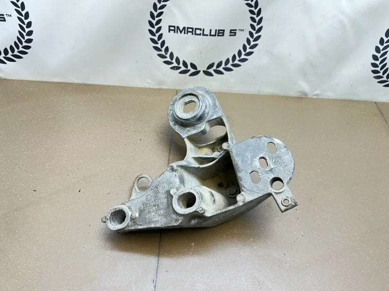 Кронштейн подушки двигателя правый Audi A4 B5 (8D) - миниатюра 7