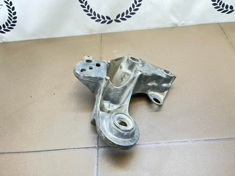 Кронштейн подушки двигателя правый Audi A4 B5 (8D) - миниатюра 9