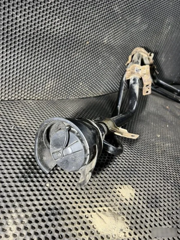 Горловина бензобака Mazda CX-7 2006-2009 - миниатюра 4