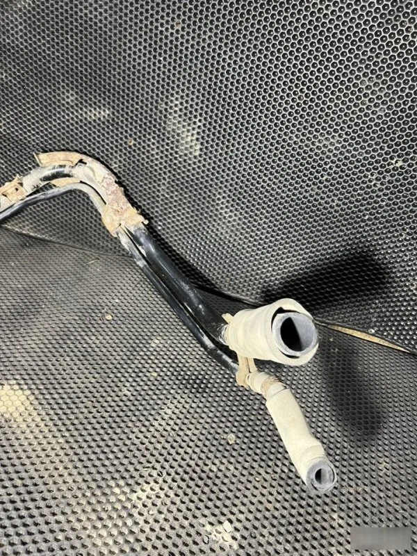 Горловина бензобака Mazda CX-7 2006-2009 - миниатюра 5