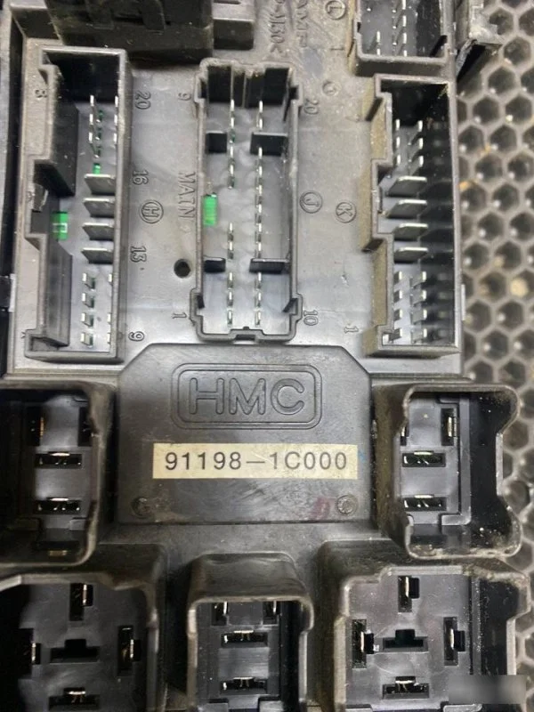 Блок предохранителей Hyundai Getz 2002-2005 - миниатюра 4