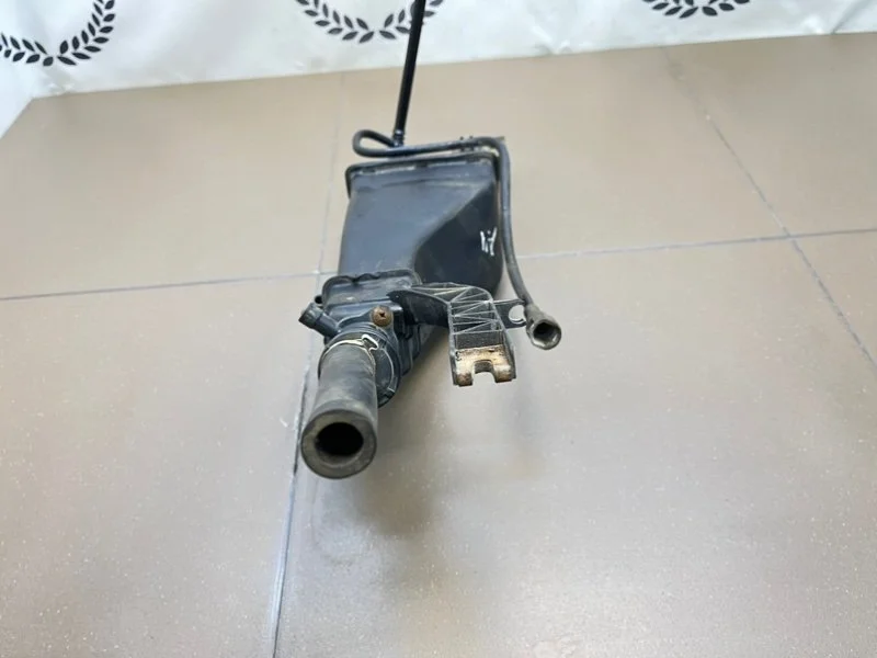 Фильтр паров топлива Audi A4 B5 (8D) 1.8 ADR 1995 - миниатюра 5