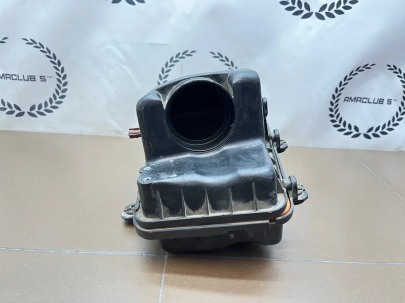 Корпус воздушного фильтра Mazda 626 (GE) 1.8 FP - миниатюра 3