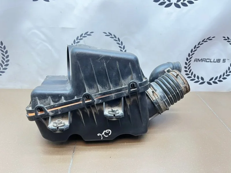 Корпус воздушного фильтра Mazda 626 (GE) 1.8 FP - миниатюра 4