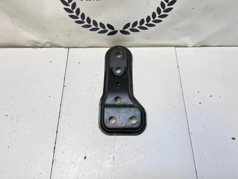 Кронштейн подрамника правый Skoda Octavia 3 A7 - миниатюра 9