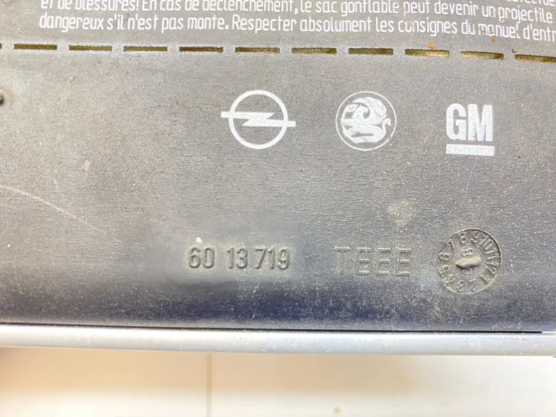 Подушка безопасности в торпедо Opel Omega b - миниатюра 3