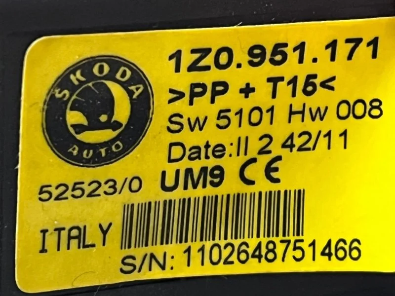 Обшивка потолка Skoda Octavia 2 A5(1Z) 2012 - миниатюра 9