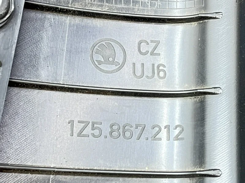 Обшивка двери задняя правая Skoda Octavia 2 A5(1Z) - миниатюра 10