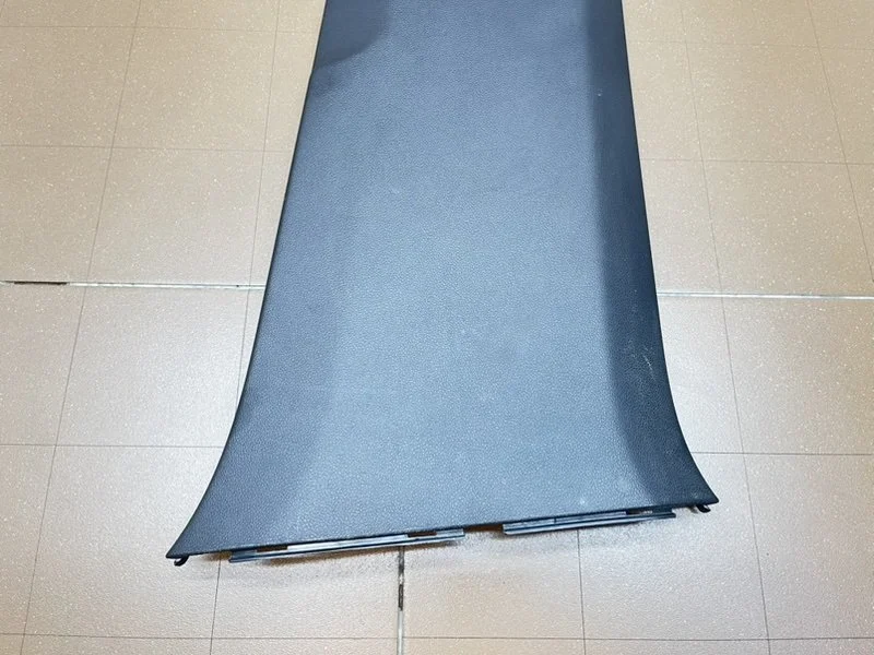 Обшивка центральной стойки правая Skoda Rapid 1 - миниатюра 3