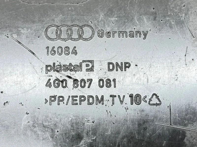 Накладка замка капота Audi A6 (C7) 2014 - миниатюра 9