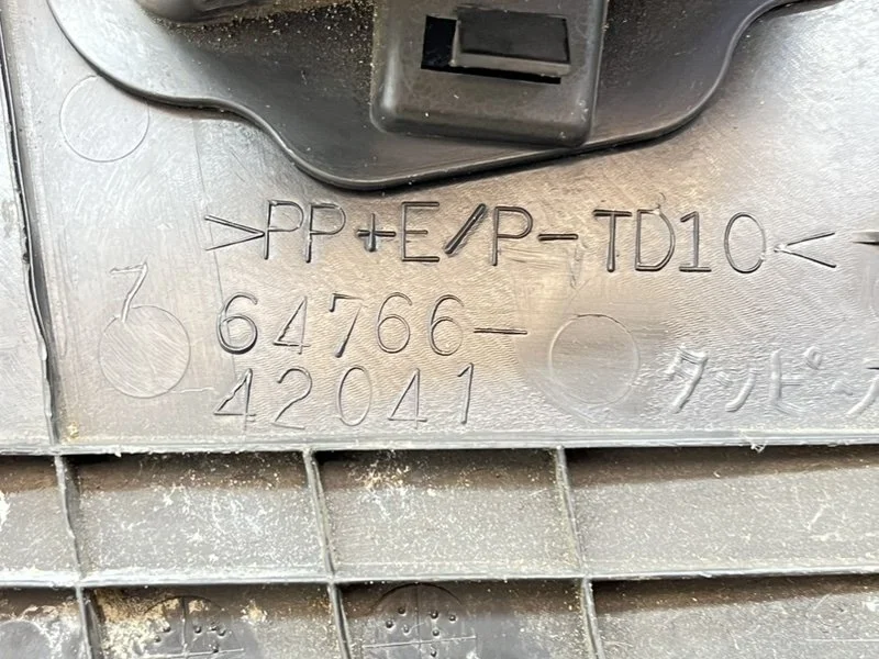 Накладка обшивки багажника правая Toyota RAV4 - миниатюра 10