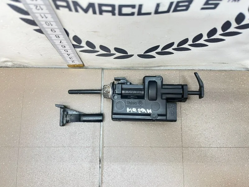 Замок лючка бензобака Renault Megane 2 УНИВЕРСАЛ - миниатюра 2