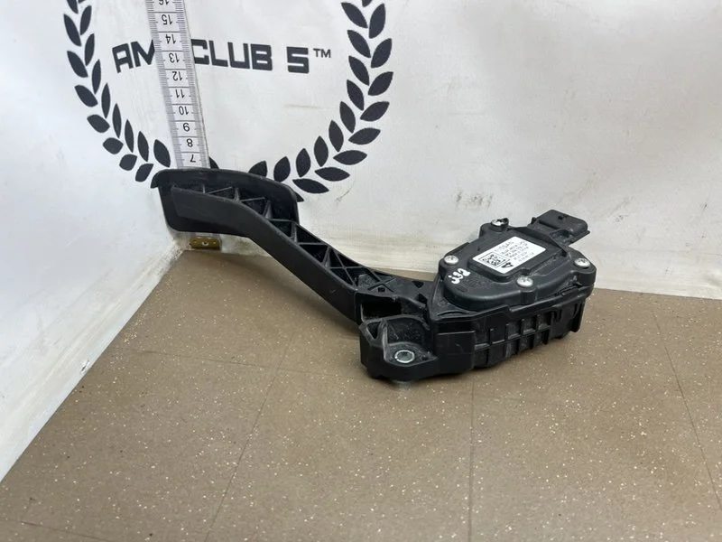 Педаль газа Nissan Teana 2 (J32) 2012 - миниатюра 10