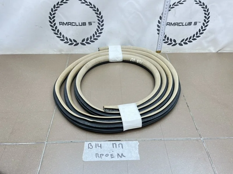 Уплотнитель проема передний правый Chery - изображение 1