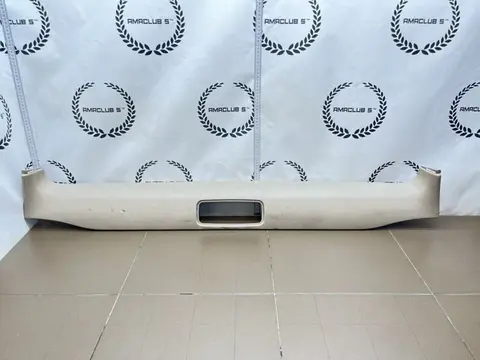 Обшивка крышки багажника Toyota Land Cruiser 10