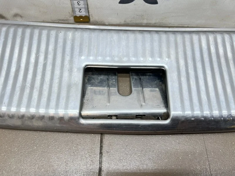 Накладка замка багажника Volkswagen Touareg 1 (7L) - миниатюра 4
