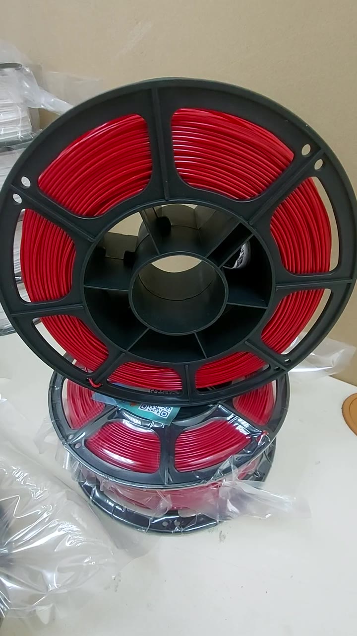 Филамент petg, красный пластик, 900 гр - видео 2