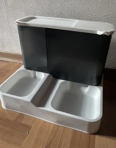 механическая кормушка для кошек с поилкой