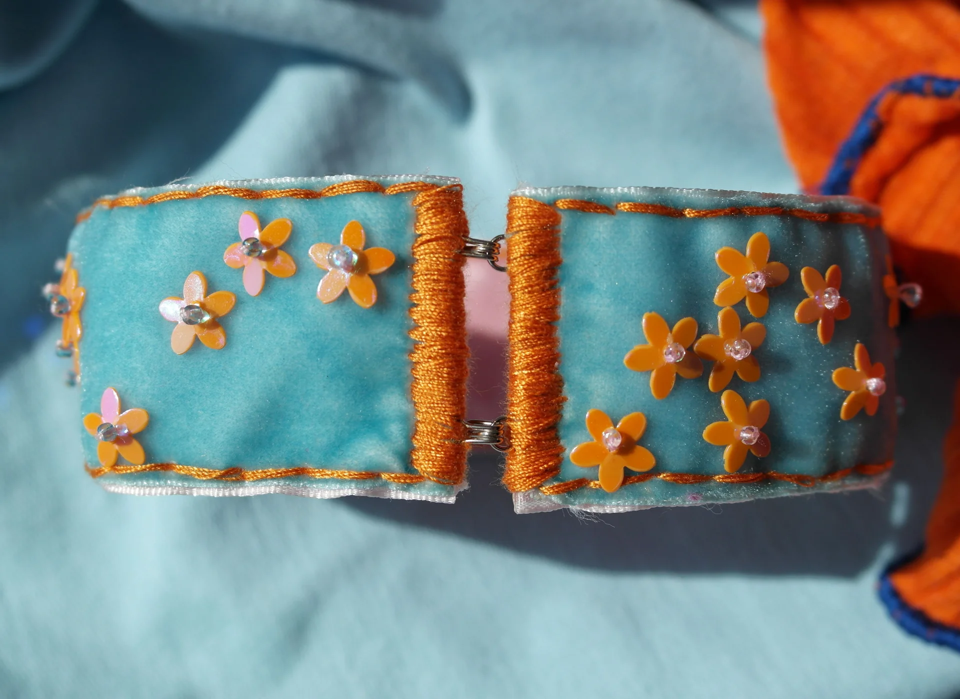 Чокер с цветочками - миниатюра 3
