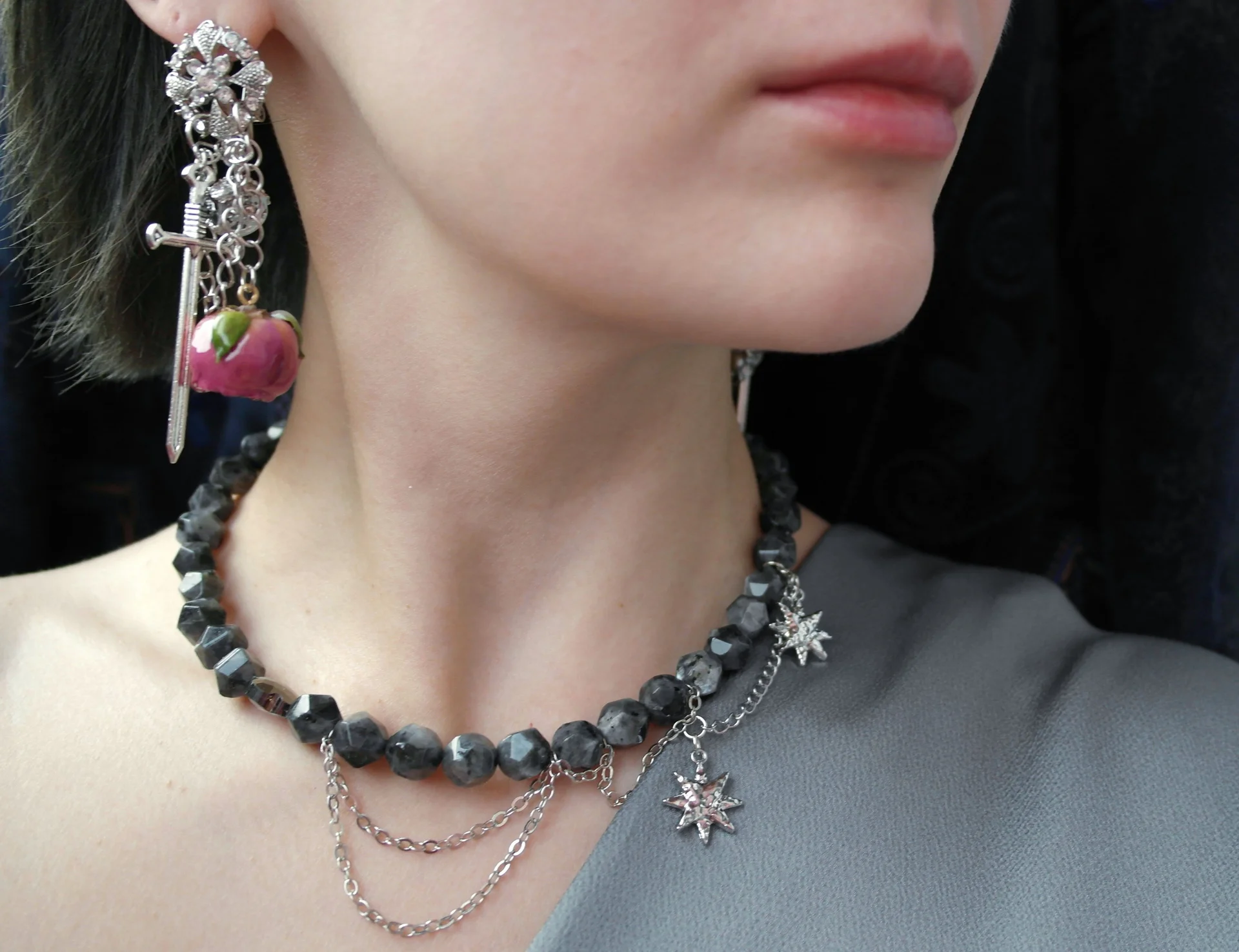 Серьги с мечом и ожерелье из камня - миниатюра 4
