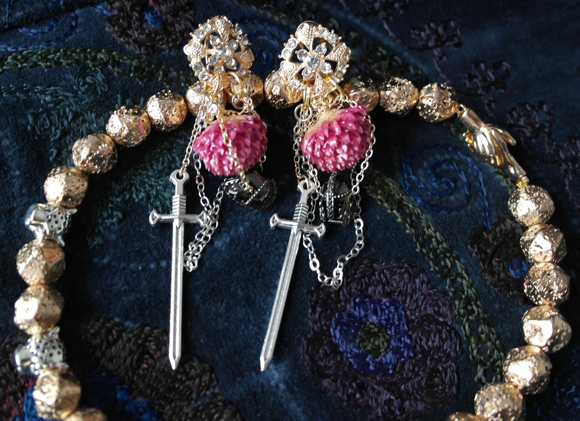 Серьги с мечом и ожерелье из камня - миниатюра 6