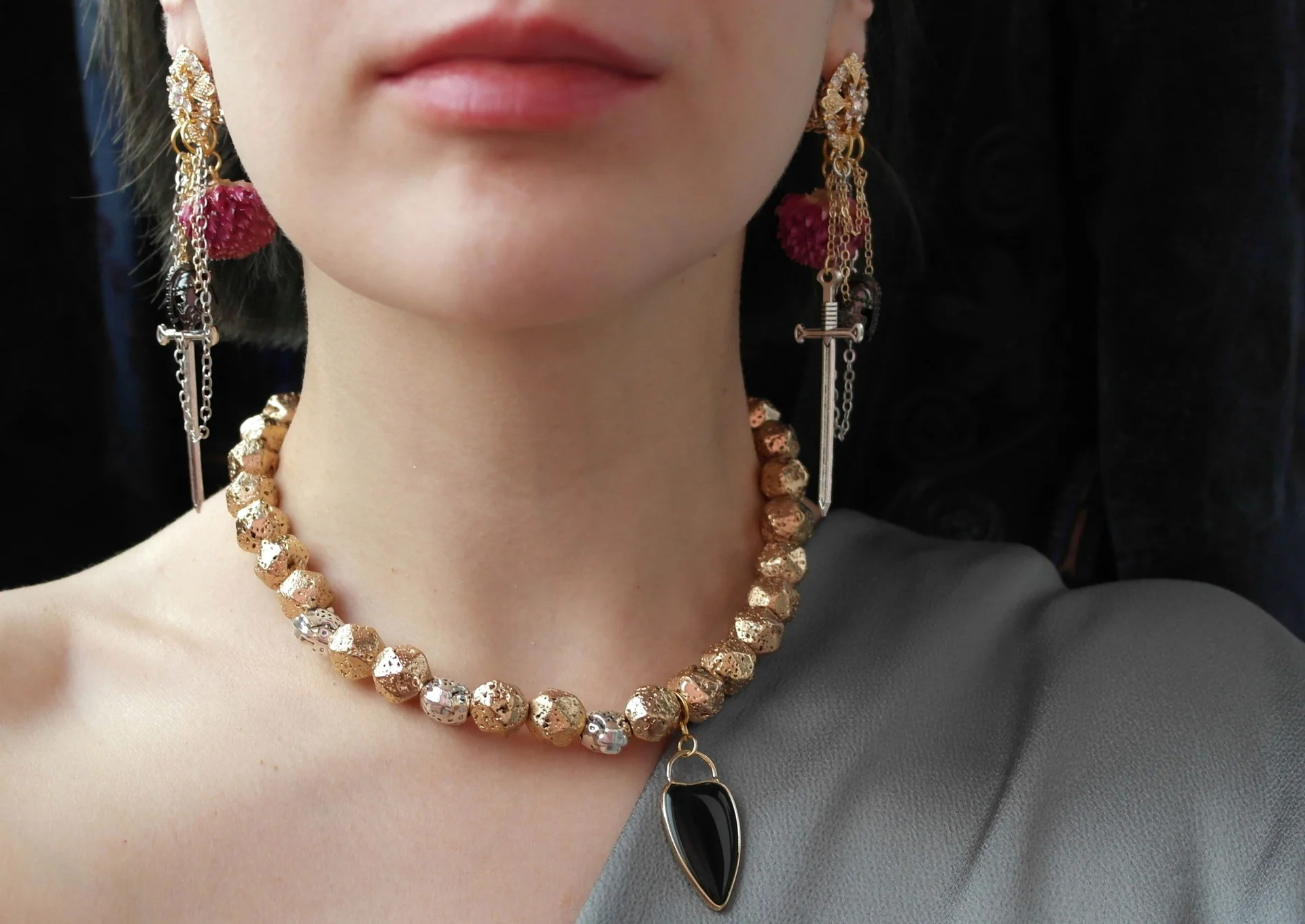 Серьги с мечом и ожерелье из камня - миниатюра 9