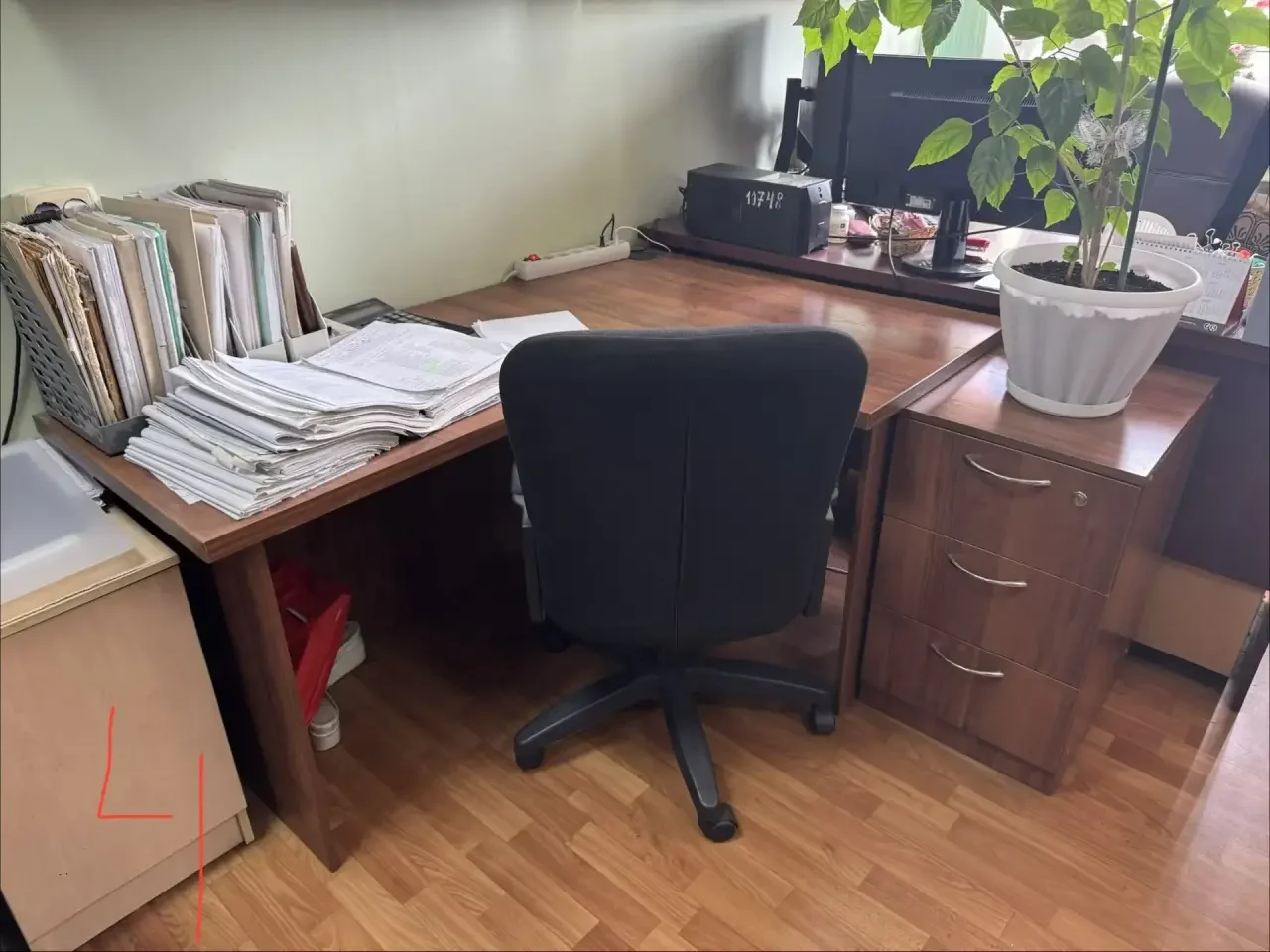 распродажа офисной мебели. - миниатюра 3