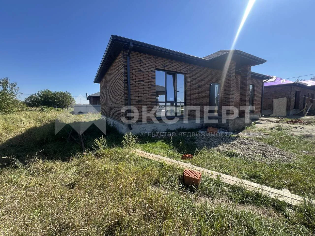 Кирпичный дом 120 кв.м на участке 5 соток ст.Новотитаровская - миниатюра 3