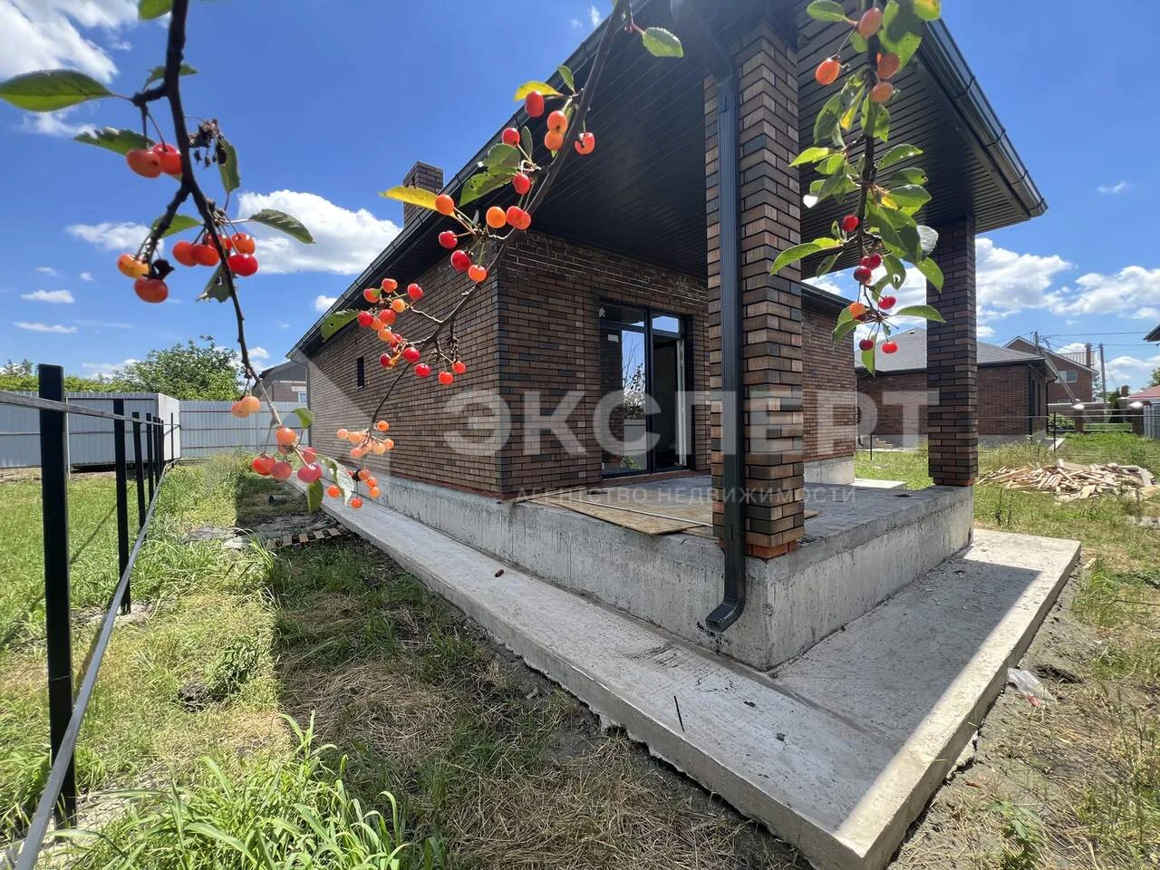Дом 115 кв.м на участке 5 соток ст.Новотитаровская - изображение 1