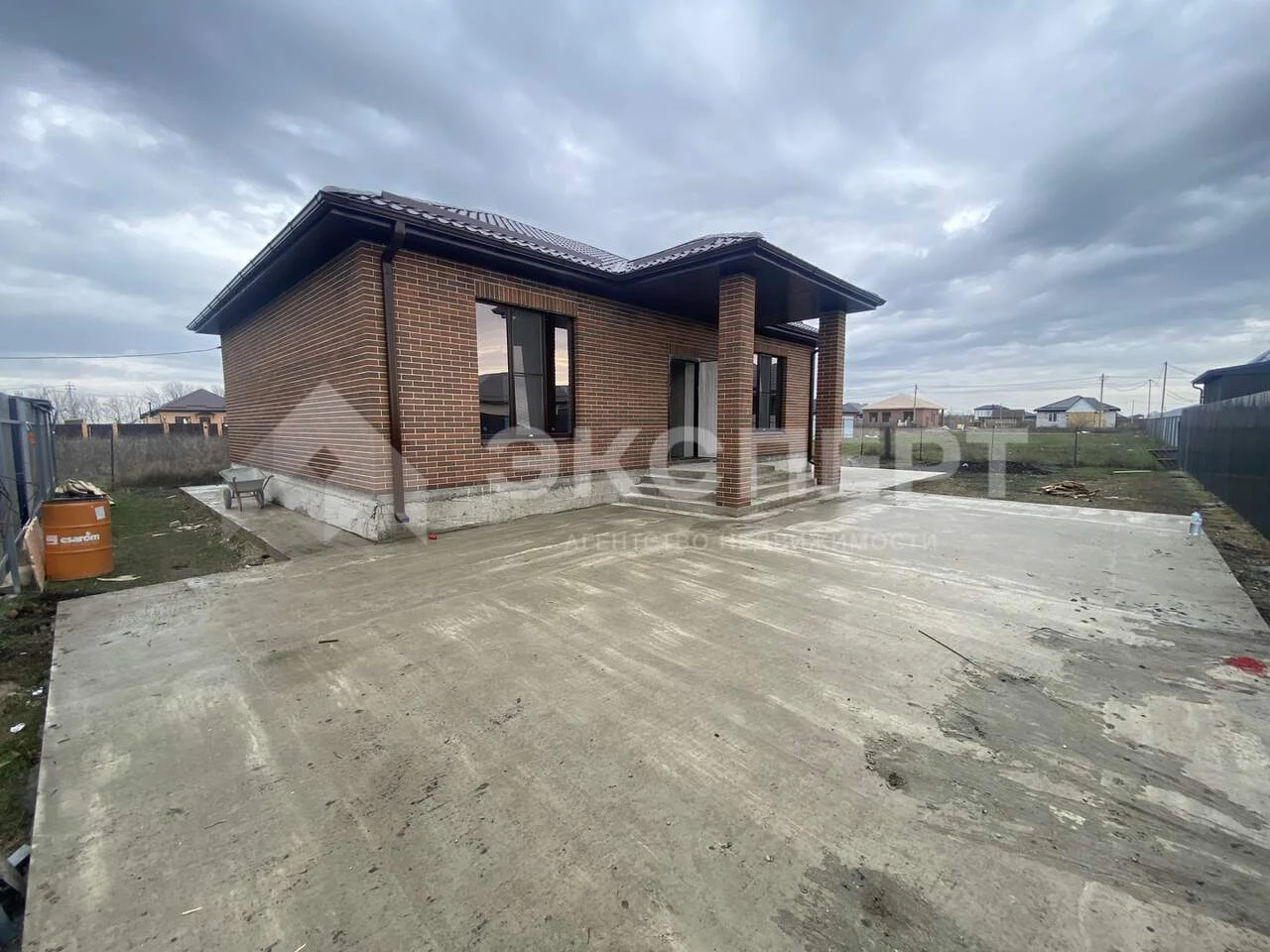 Отличное предложение!  Дом площадью 110 м2 с террасой, расположенный на участке 5 соток