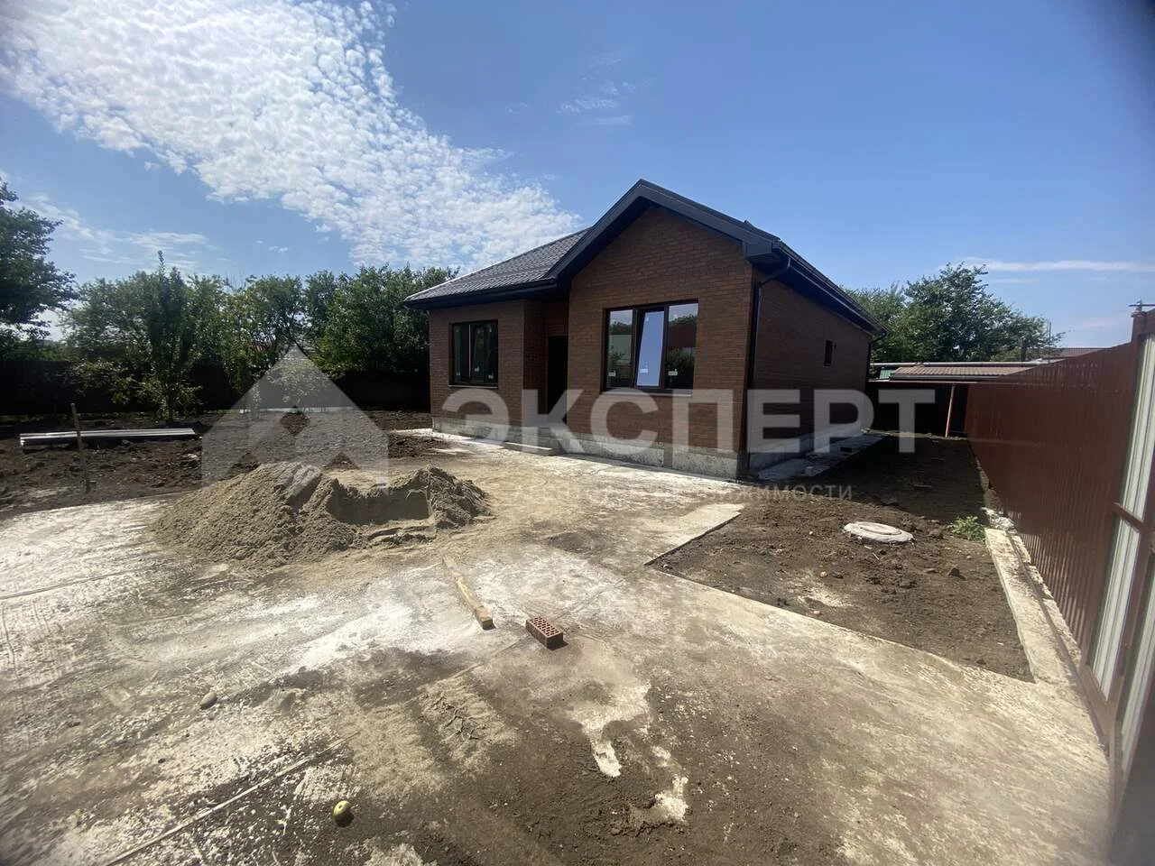 В продаже дом площадью 105 м2, расположенный на земельном участке 6 соток.