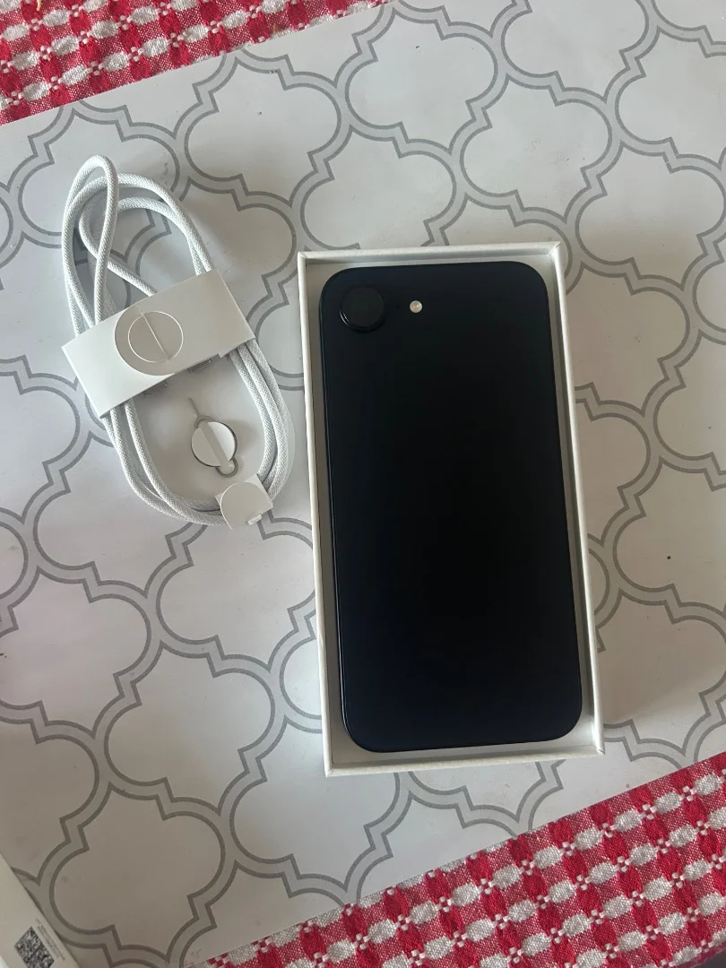 iPhone 16e - миниатюра 5