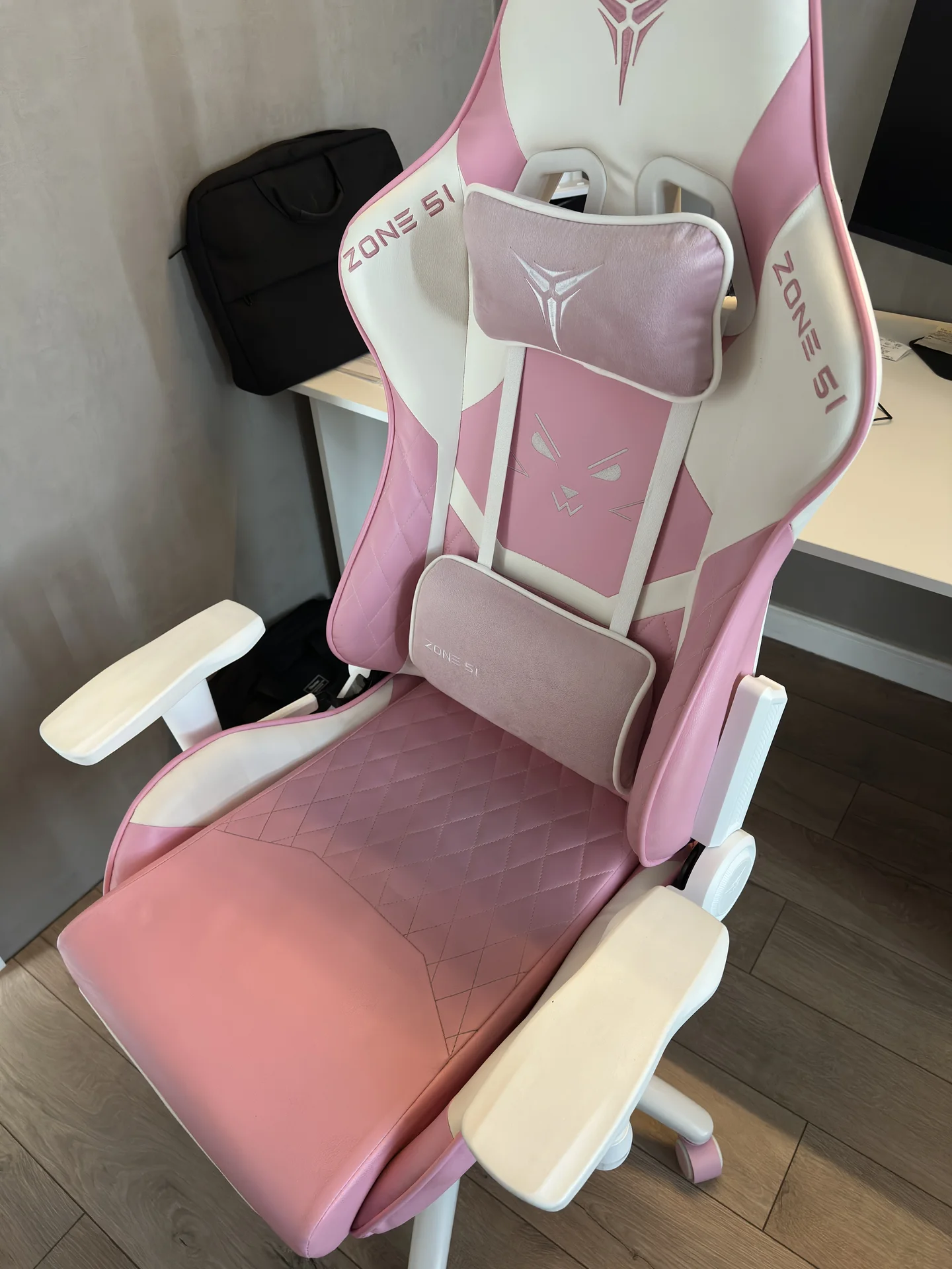 Игровое кресло Zone 51 bunny pink-white - миниатюра 2