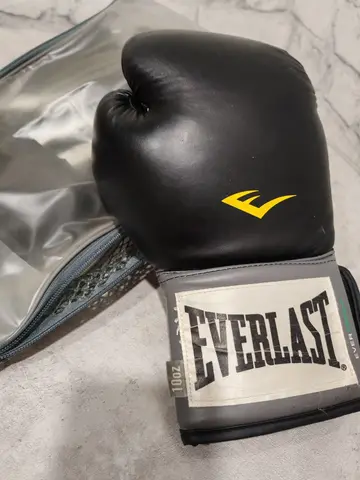 Боксерские перчатки