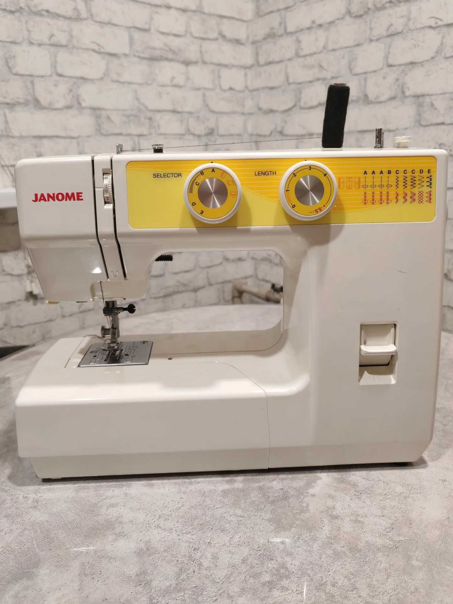 Швейная машинка Janome - изображение 1