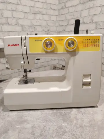 Швейная машинка Janome