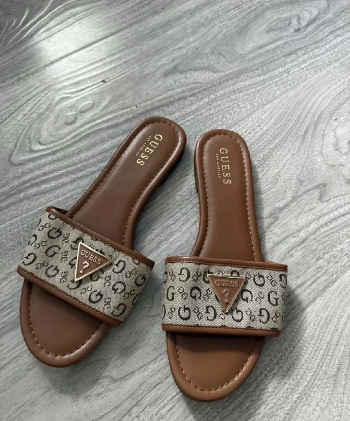 Шлепки Guess - миниатюра 2