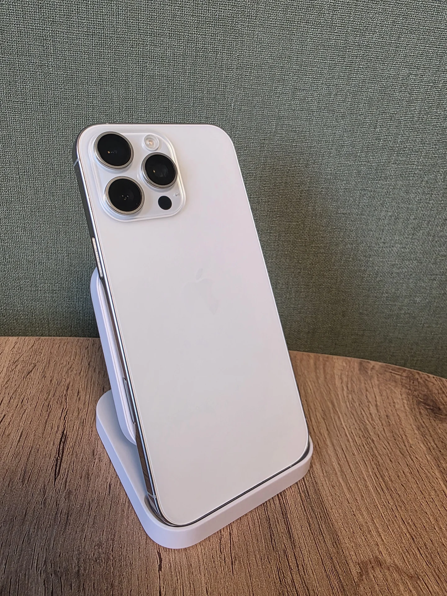 iPhone 16 Pro Max, 256 ГБ, SIM + eSIM - изображение 1