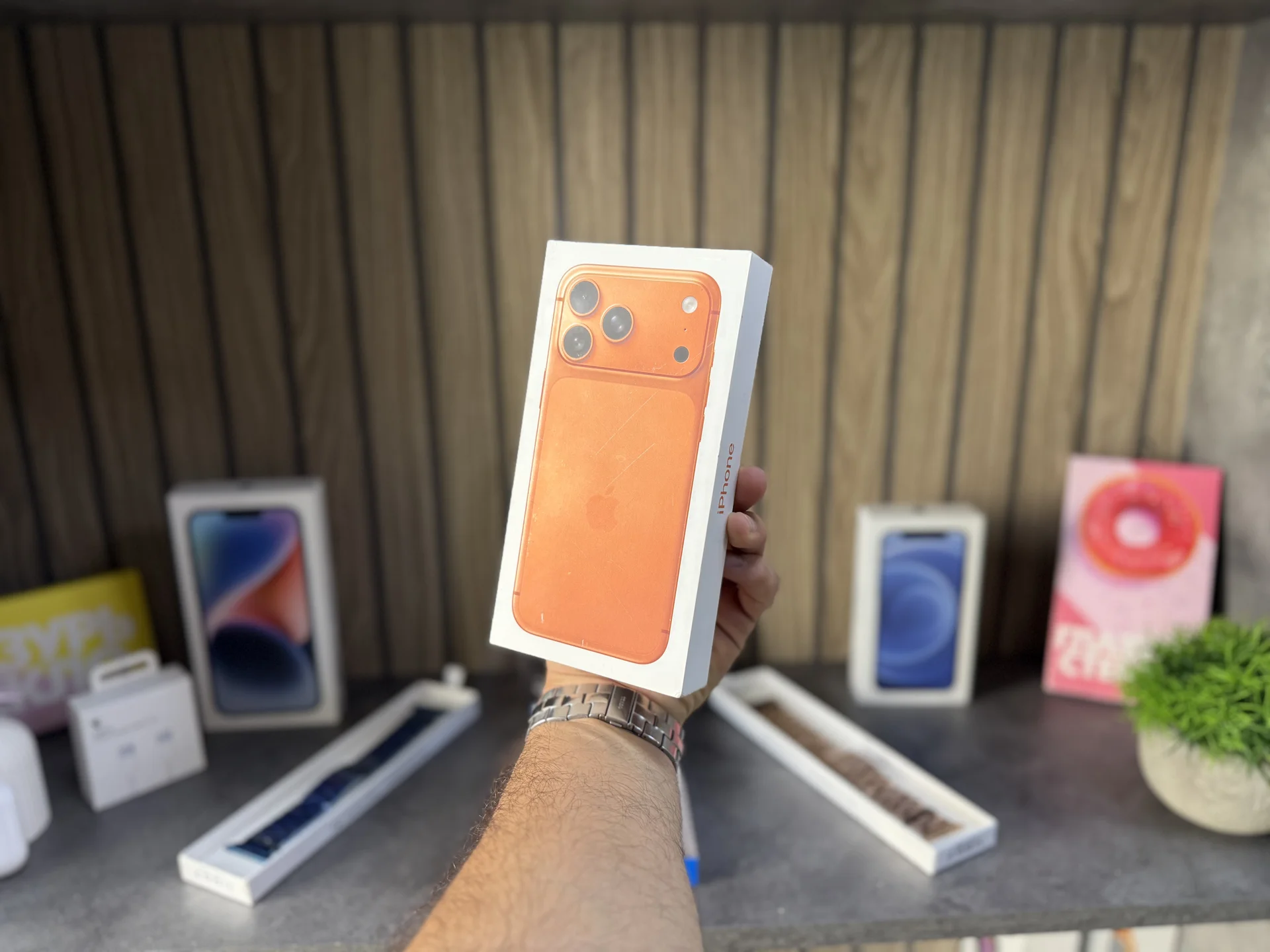 iPhone 17 Pro Max 256 Orange Sim+eSim - миниатюра 4