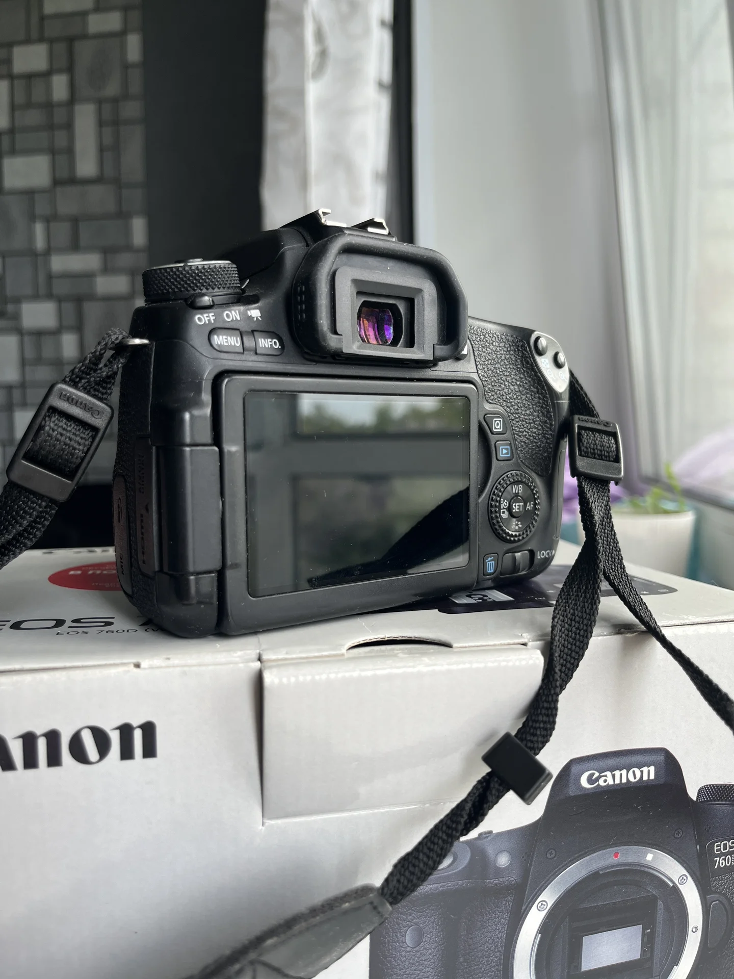 Зеркальный фотоаппарат Canon 760D - миниатюра 2