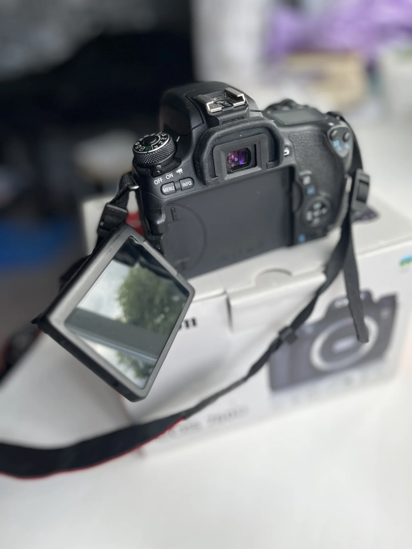Зеркальный фотоаппарат Canon 760D - миниатюра 3