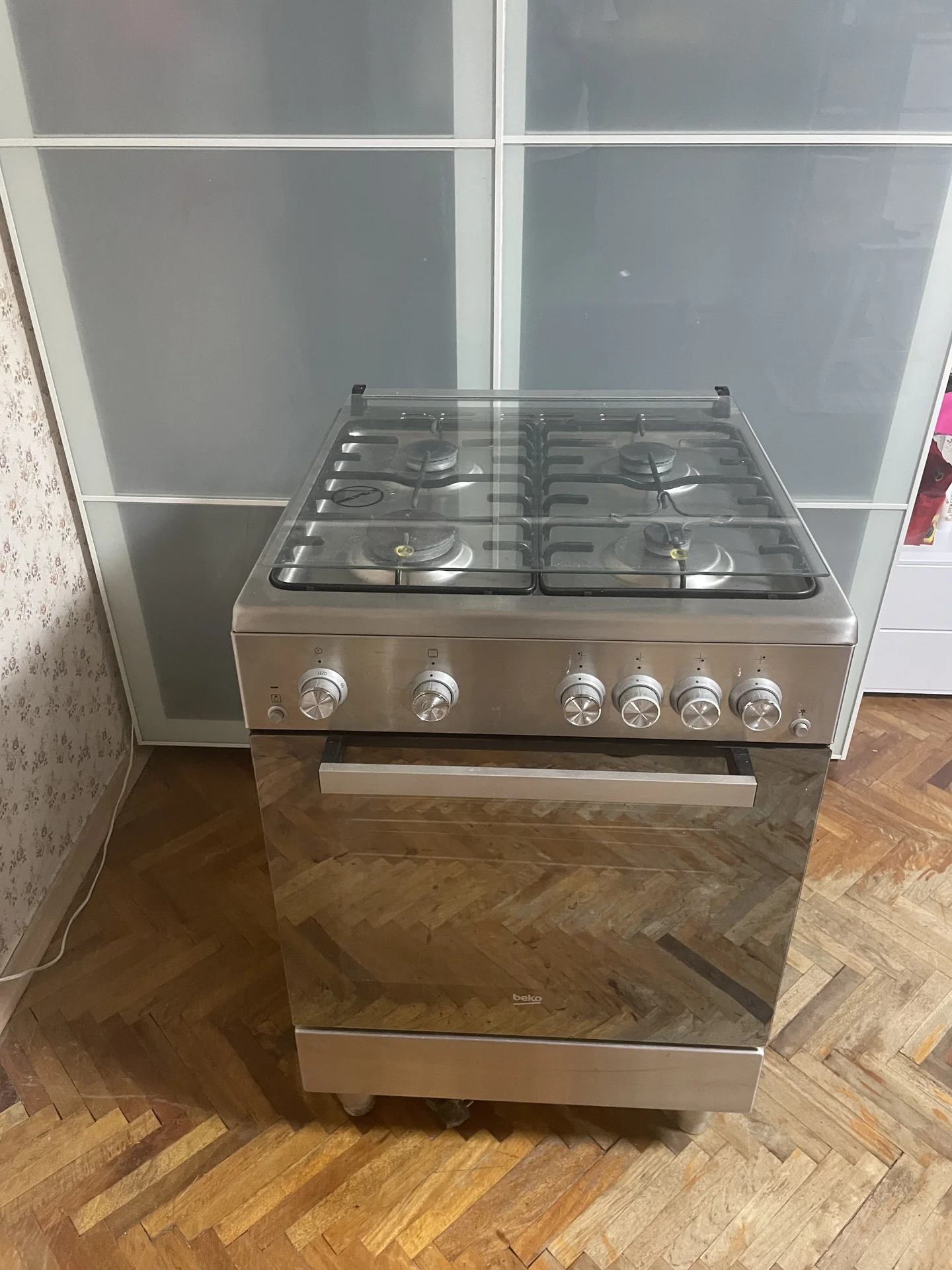 газовая плита и духовка beko бу в хорошем состояни - миниатюра 2