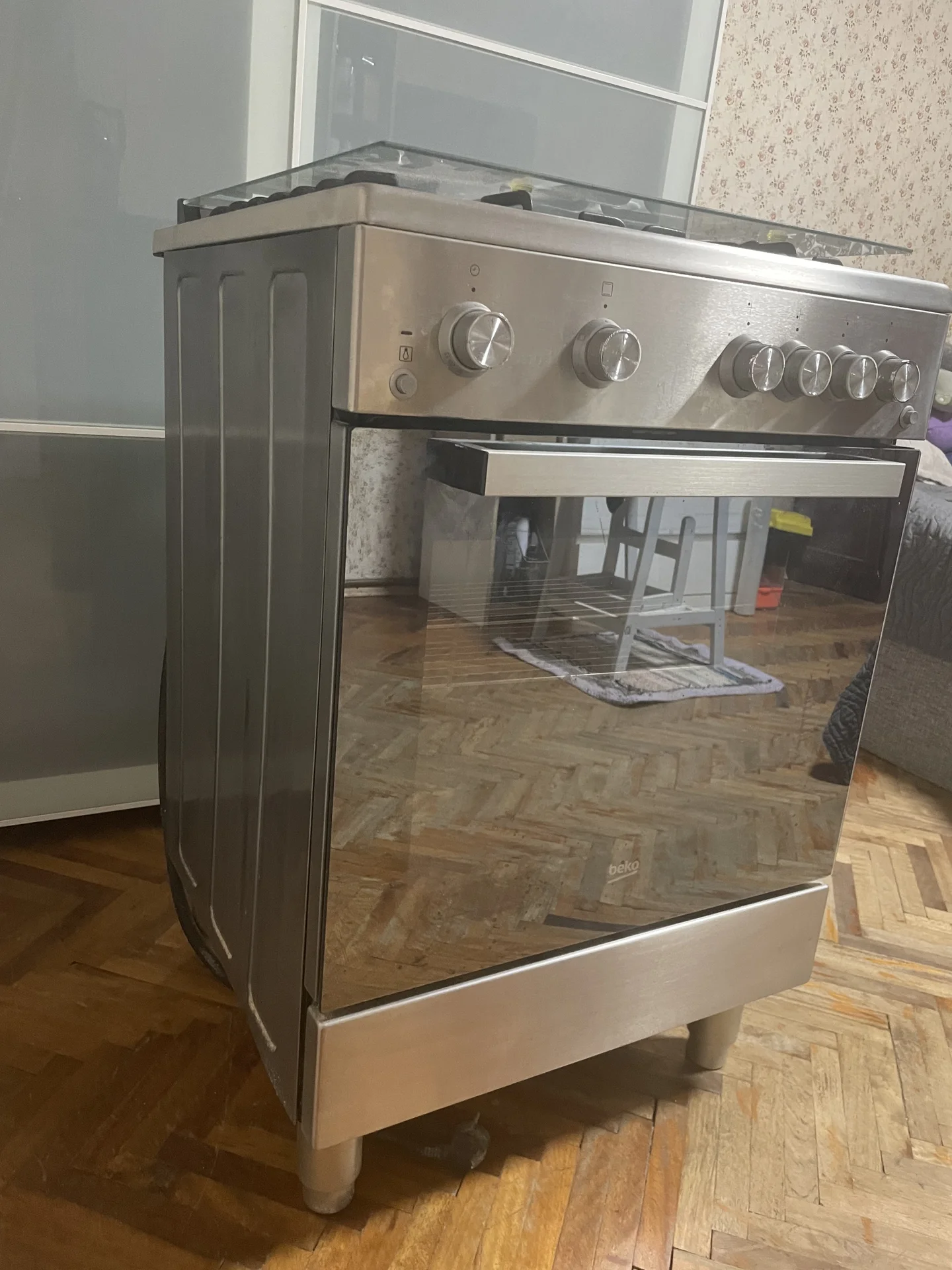 газовая плита и духовка beko бу в хорошем состояни - миниатюра 3