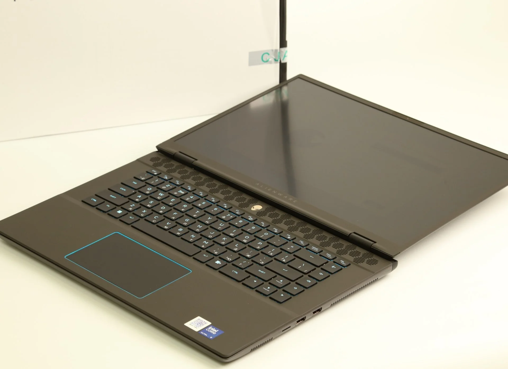 Dell alienware M16 R2 RTX 4060 Ultra 9 185H 32GB - миниатюра 2