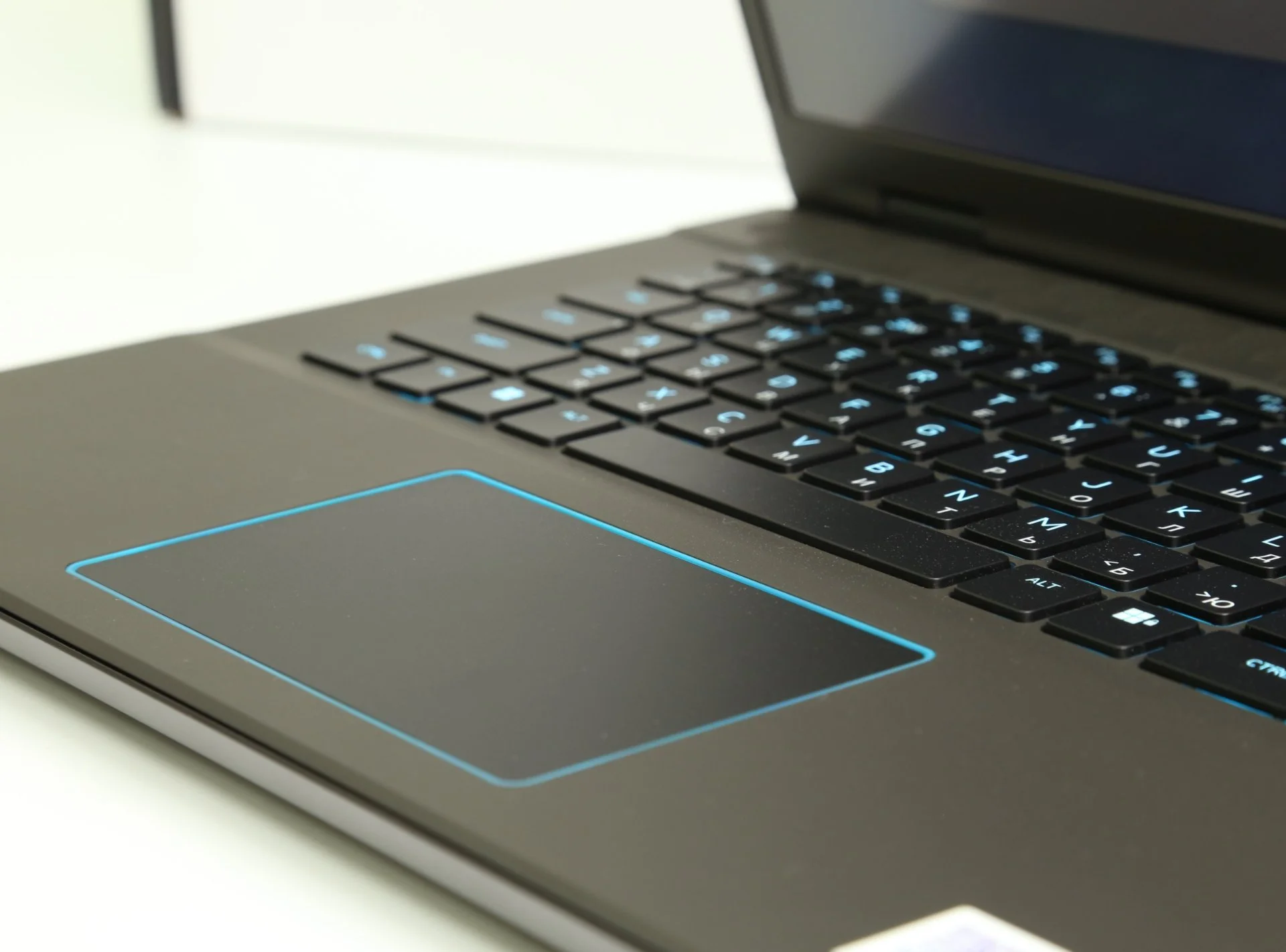 Dell alienware M16 R2 RTX 4060 Ultra 9 185H 32GB - миниатюра 4