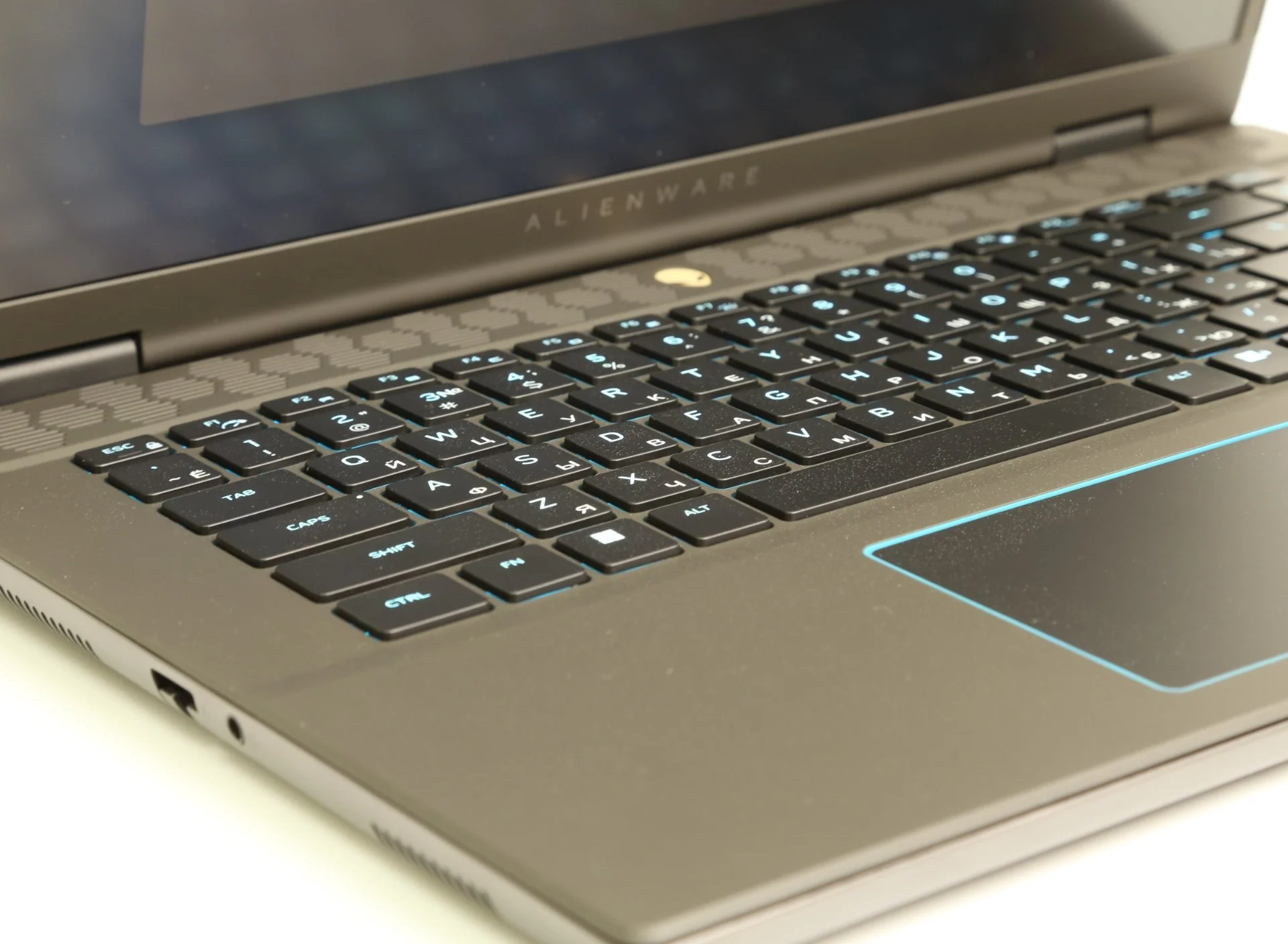 Dell alienware M16 R2 RTX 4060 Ultra 9 185H 32GB - миниатюра 6